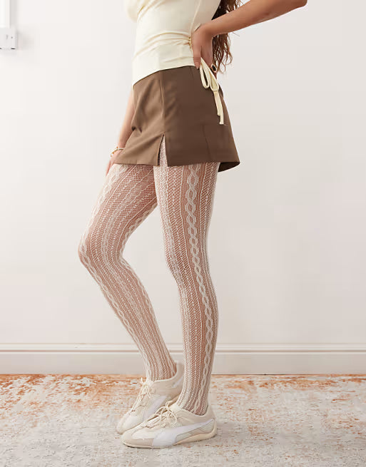 גרביון פסים לבן – לנשים בעיצוב אלגנטי מבית ʟᴜɴᴀʀᴇ