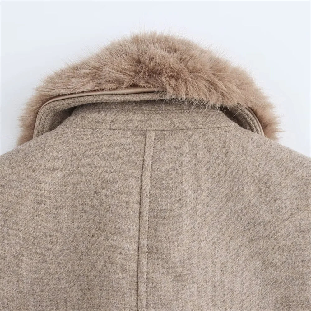 מעיל מונארך לנשים בעיצוב יוקרתי, גזרה מחמיאה ובד איכותי למראה אלגנטי