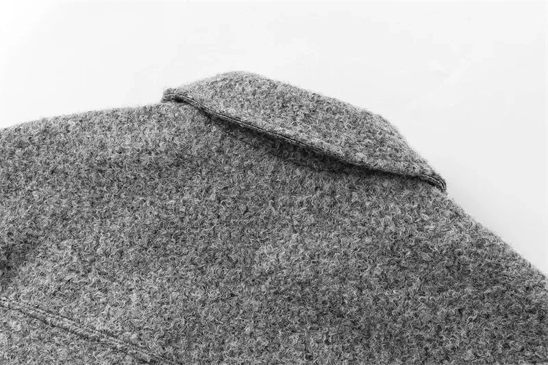 ג׳קט אודרי לנשים בעיצוב יוקרתי, גזרה מחמיאה ובד איכותי למראה אלגנטי