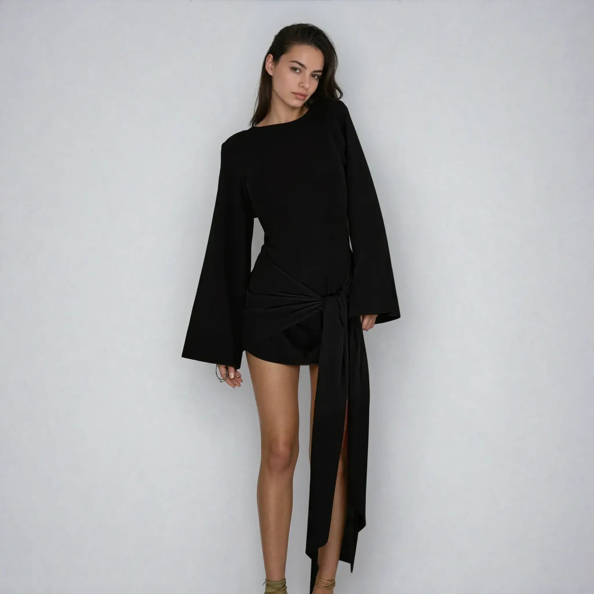 שמלת מיני בשילוב קשירה- אלמה – לנשים בעיצוב אלגנטי מבית ʟᴜɴᴀʀᴇ