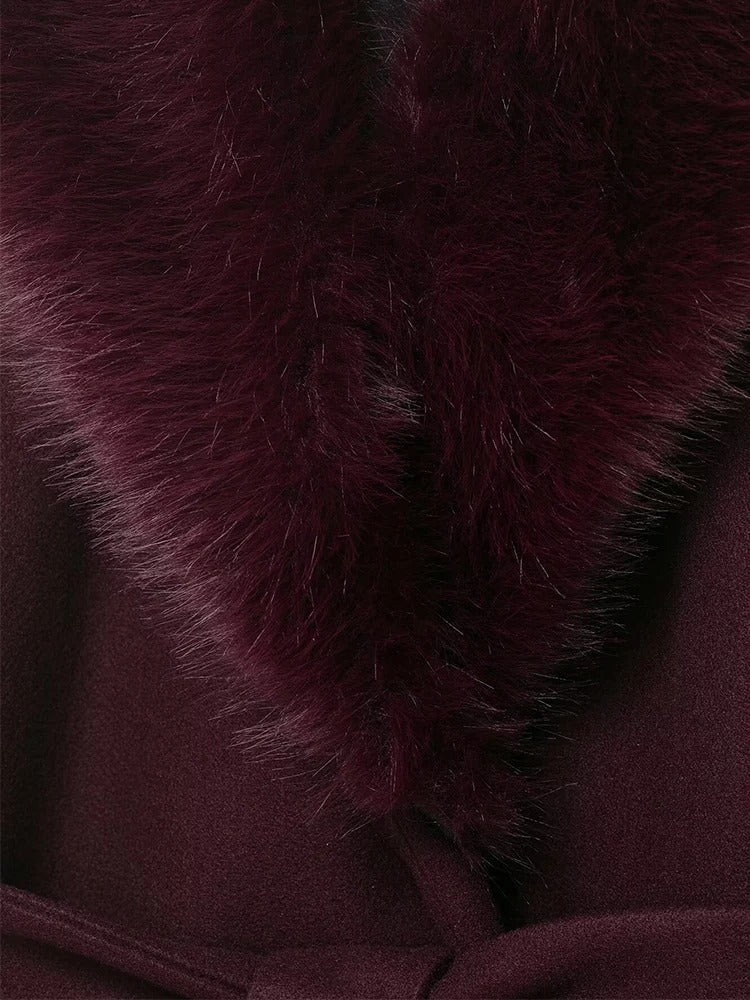 מעיל אמבר לנשים בעיצוב יוקרתי, גזרה מחמיאה ובד איכותי למראה אלגנטי